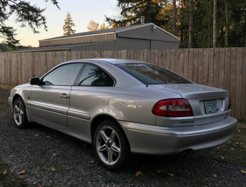 Illustration for article titled At $2,950, Could This 1999 Volvo C70 Make You A Pole Star?